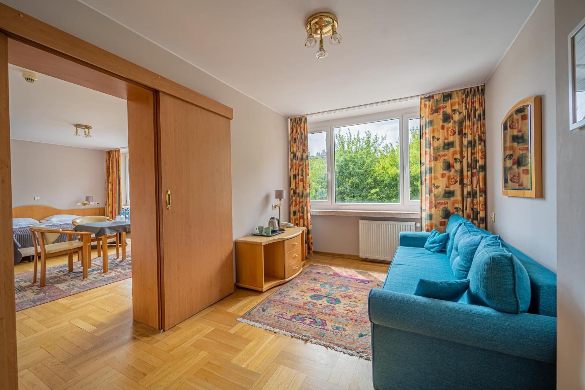 Hotel Mazowiecki Lodz Екстериор снимка