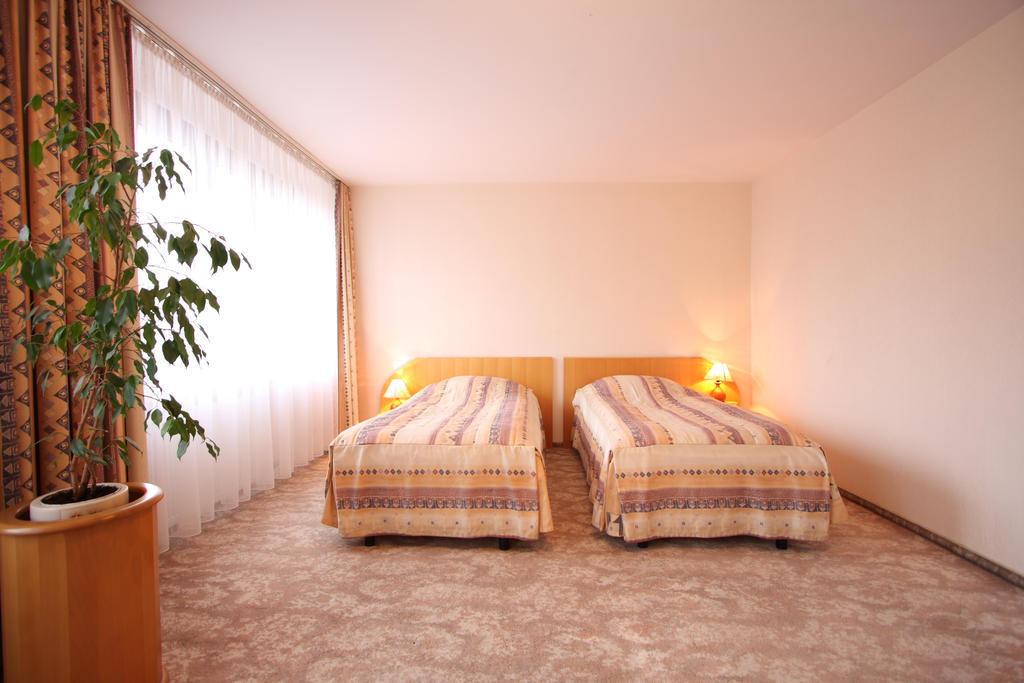 Hotel Mazowiecki Lodz Екстериор снимка